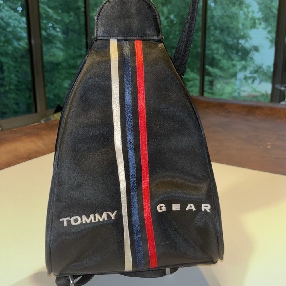 Vintage Tommy Hilfiger “Tommy Gear” Sling bag - Picture 2 of 10